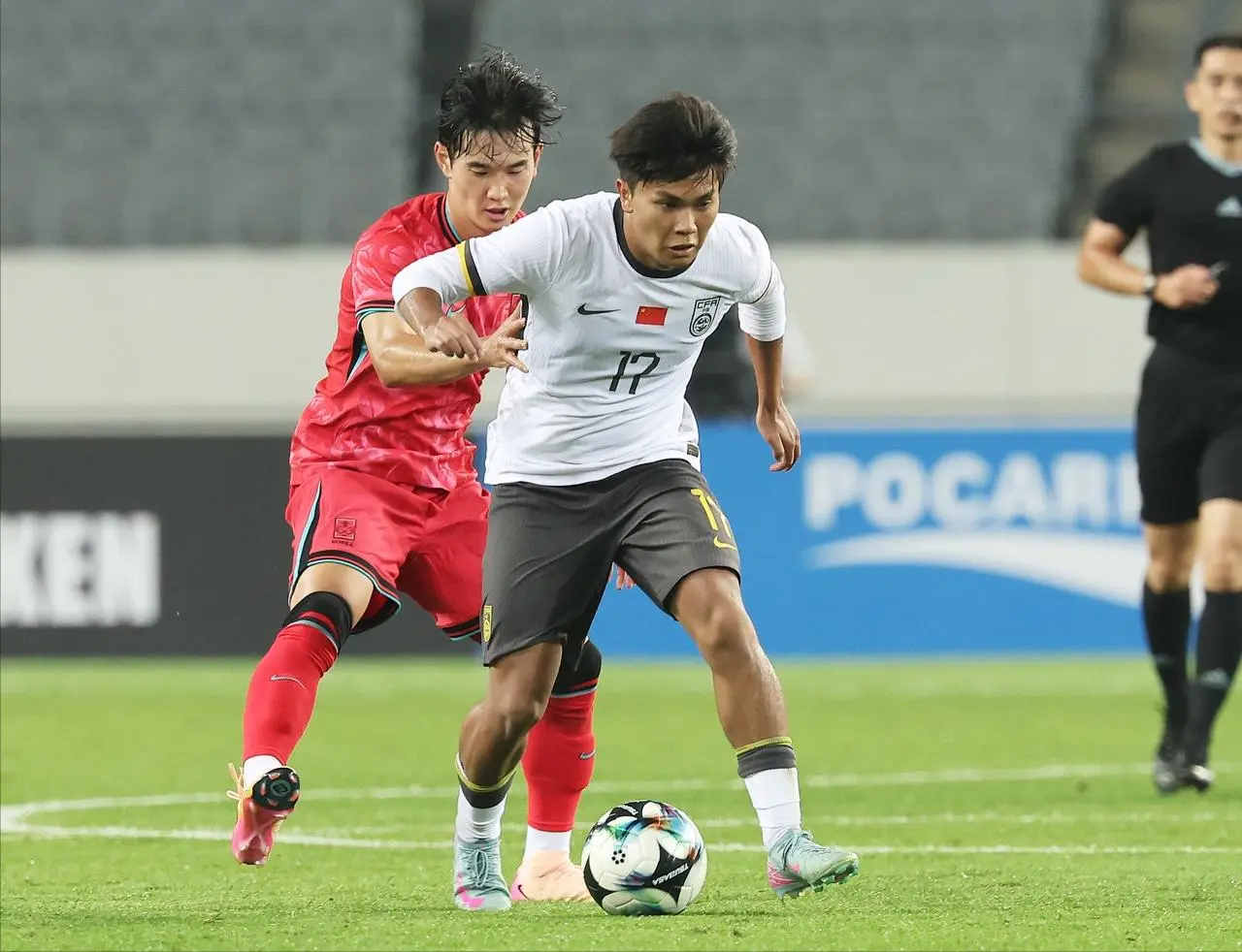 而另一个对, 体育场迎战