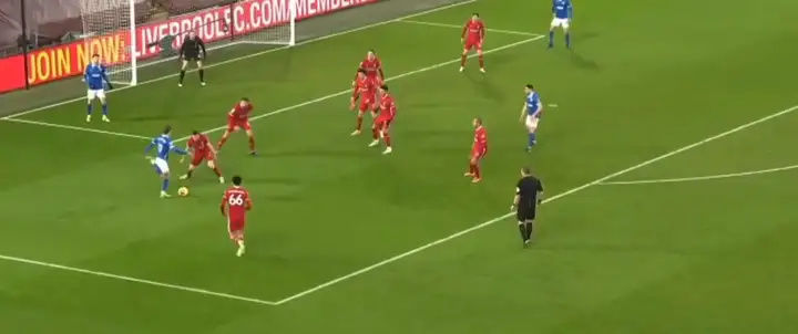 打边后腰 打边后腰