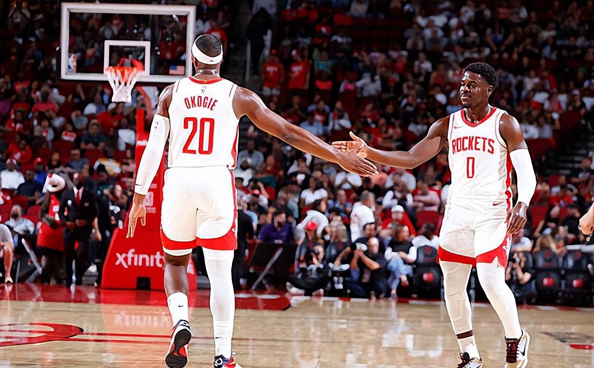 从奥科吉在, 间内脱颖而, 的个人防守